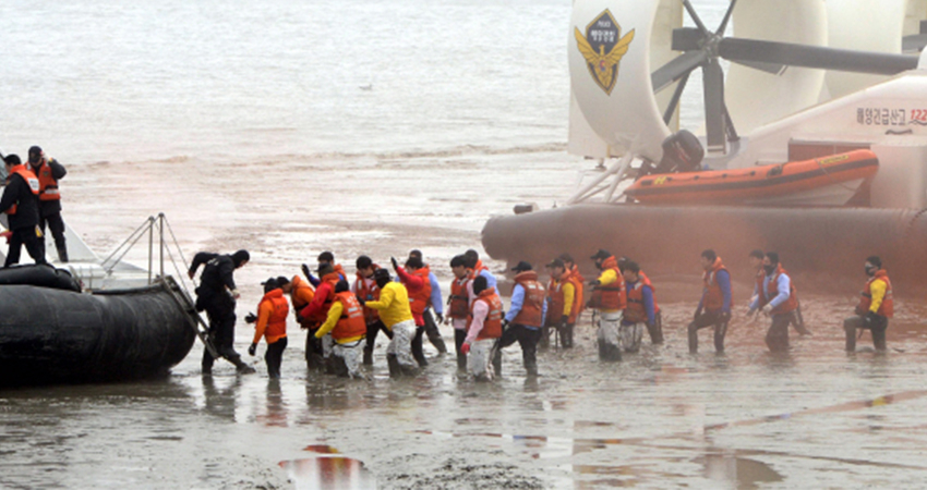 Airliner Crash Landing hovercraft mud rescue Airliner Crash Landing hovercraft mud rescue
